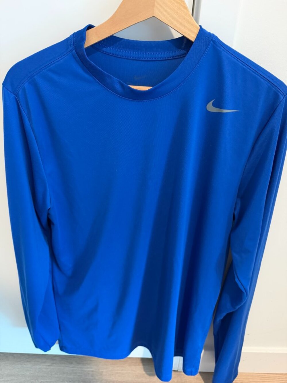 Nike Mens Dri-FIT Long Sleeve Tee Shirt Royal Blue Silver Swoosh Size M